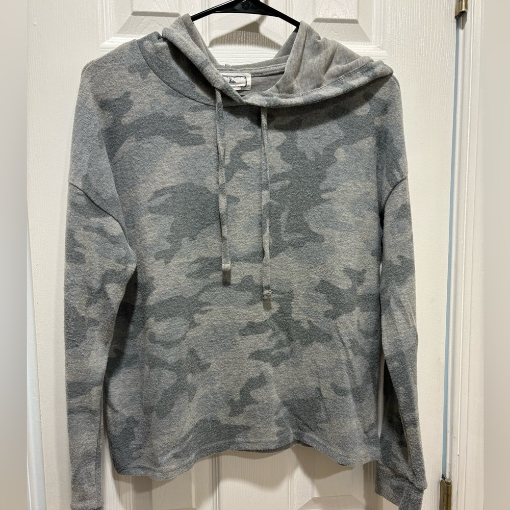 Hippie Rose - size medium camo sweater with hood